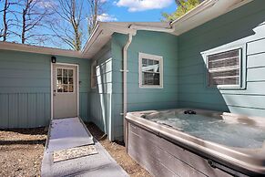 Boone Vacation Rental w/ Private Hot Tub & Deck