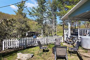 Boone Vacation Rental w/ Private Hot Tub & Deck