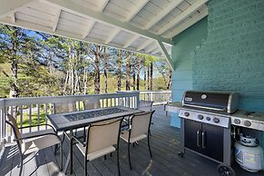 Boone Vacation Rental w/ Private Hot Tub & Deck