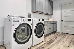 Stunning Stevenson Retreat w/ Mountain Views!