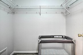 3 Mi to Branson Landing: Family Condo w/ Pool!