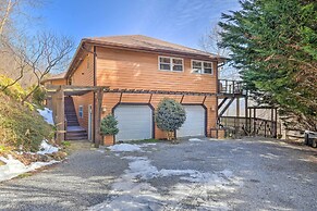 Scenic Pet-friendly House w/ Private Hot Tub!