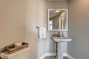 Scenic Pet-friendly House w/ Private Hot Tub!