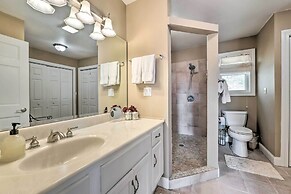 Scenic Pet-friendly House w/ Private Hot Tub!
