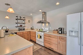 Scenic Pet-friendly House w/ Private Hot Tub!