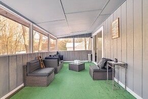 < 7 Mi to Slopes: Inviting Pocono Mtn Retreat!