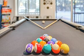 < 7 Mi to Slopes: Inviting Pocono Mtn Retreat!