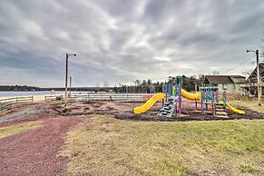 < 7 Mi to Slopes: Inviting Pocono Mtn Retreat!