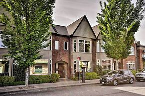 Modern Vancouver Townhome - Right on Main St!