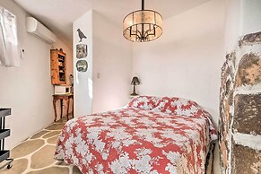 Quirky Santa Cruz Studio w/ Shared Courtyard!