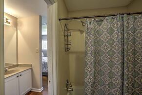 Baton Rouge Townhome w/ Pool Access - 7 Mi to Lsu!