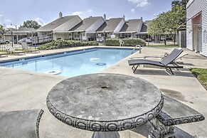 Baton Rouge Townhome w/ Pool Access - 7 Mi to Lsu!