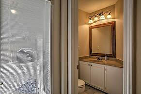 Baton Rouge Townhome w/ Pool Access - 7 Mi to Lsu!