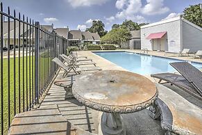 Baton Rouge Townhome w/ Pool Access - 7 Mi to Lsu!