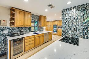 4 Mi to Beach: Pet-friendly Home in Naples!