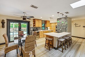 4 Mi to Beach: Pet-friendly Home in Naples!