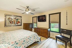 4 Mi to Beach: Pet-friendly Home in Naples!