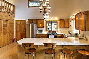 Ashland Cabin on 170 Acres w/ Mtn Views & Sauna!