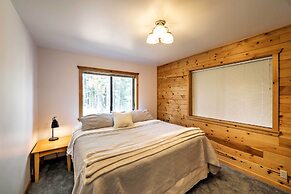 Ashland Cabin on 170 Acres w/ Mtn Views & Sauna!