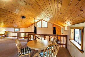 Ashland Cabin on 170 Acres w/ Mtn Views & Sauna!