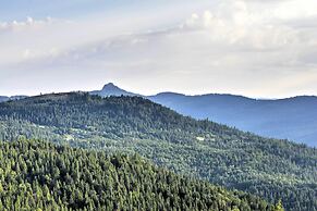 Ashland Cabin on 170 Acres w/ Mtn Views & Sauna!