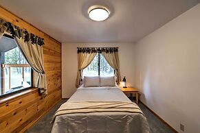 Ashland Cabin on 170 Acres w/ Mtn Views & Sauna!