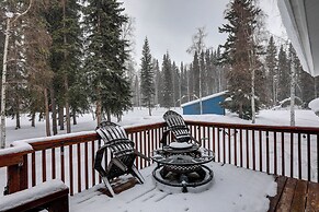 Peaceful Nature Escape w/ Deck in North Pole!
