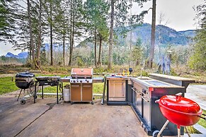 Gold Bar Cabin on Skykomish River: Heated Swim Spa