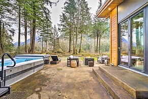 Gold Bar Cabin on Skykomish River: Heated Swim Spa