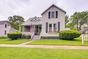 Lavish House w/ Patio - 2 Blocks to Green Lake!