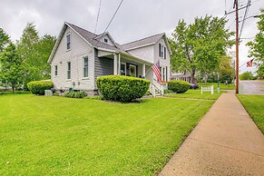 Lavish House w/ Patio - 2 Blocks to Green Lake!