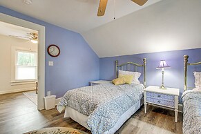 Lavish House w/ Patio - 2 Blocks to Green Lake!