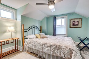 Lavish House w/ Patio - 2 Blocks to Green Lake!