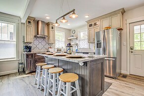 Lavish House w/ Patio - 2 Blocks to Green Lake!