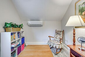 Lavish House w/ Patio - 2 Blocks to Green Lake!