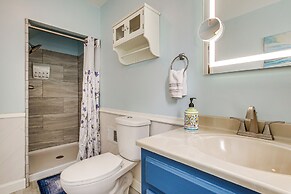 Lavish House w/ Patio - 2 Blocks to Green Lake!