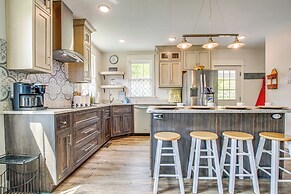 Lavish House w/ Patio - 2 Blocks to Green Lake!