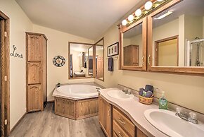 Tranquil Cabin Getaway Near Red Cedar Lake!