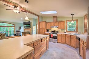 Tranquil Cabin Getaway Near Red Cedar Lake!
