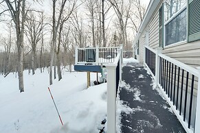 Tranquil Cabin Getaway Near Red Cedar Lake!