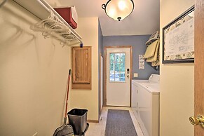 Tranquil Cabin Getaway Near Red Cedar Lake!