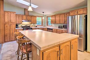 Tranquil Cabin Getaway Near Red Cedar Lake!