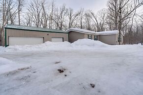 Tranquil Cabin Getaway Near Red Cedar Lake!