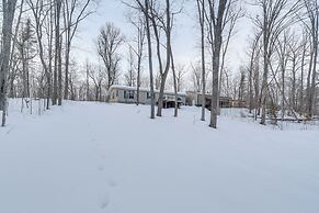 Tranquil Cabin Getaway Near Red Cedar Lake!