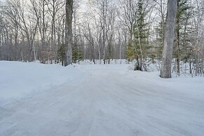 Tranquil Cabin Getaway Near Red Cedar Lake!