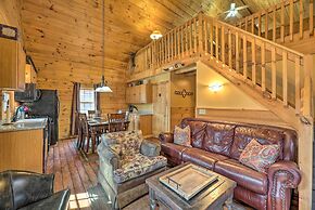 Fire Pit & Porch: Warm & Woodsy Rothbury Escape!