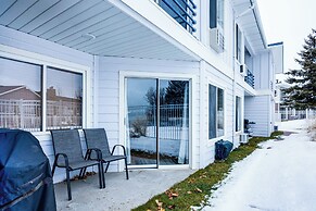 Garden City Condo w/ Pool Access by Bear Lake!