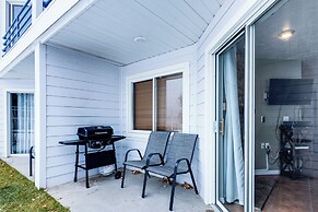 Garden City Condo w/ Pool Access by Bear Lake!