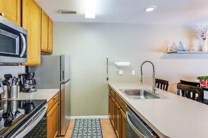 Garden City Condo w/ Pool Access by Bear Lake!