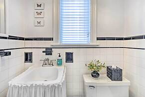 Walkable New Haven Retreat w/ Ocean Views!